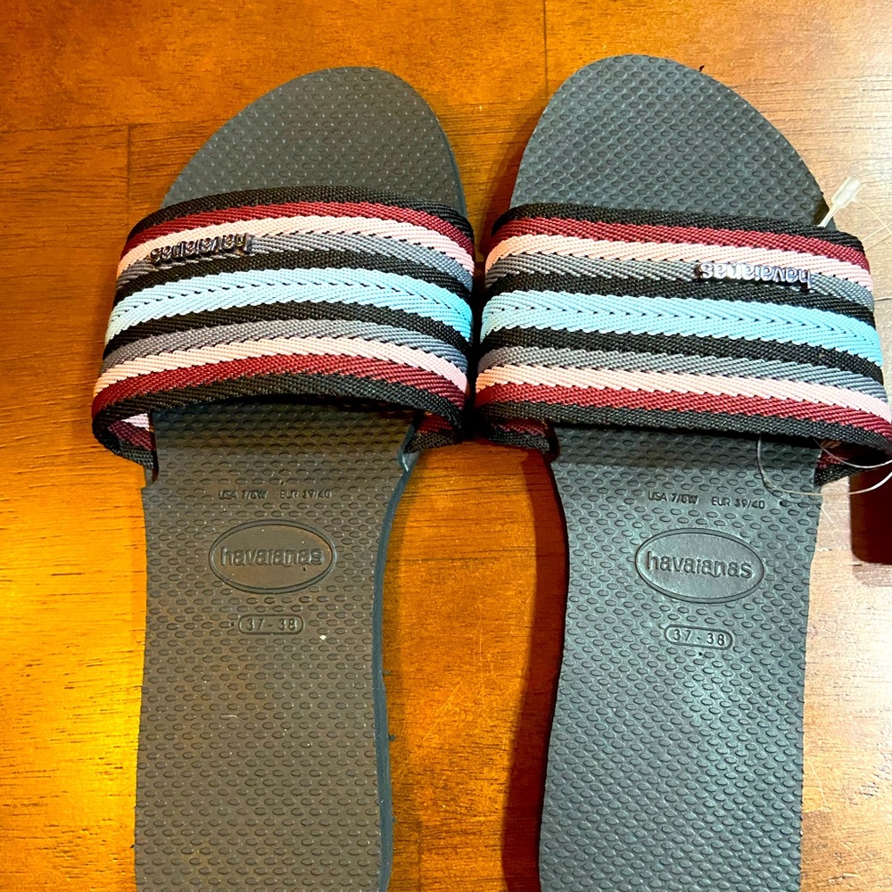 Black cloth slides with striped colors